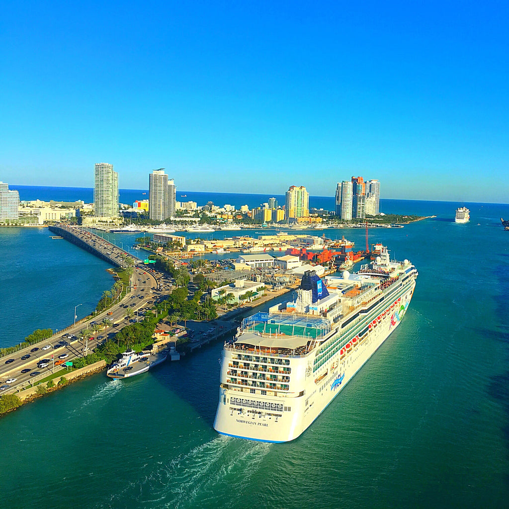 A Miami HeliTour for 2 Persons over Miami Area