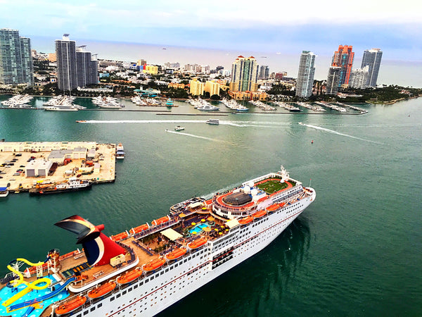 A Miami HeliTour for 2 Persons over Miami Area