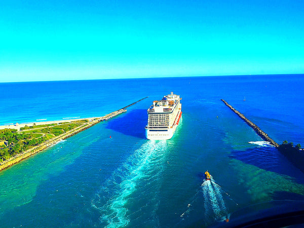 A Miami HeliTour for 2 Persons over Miami Area