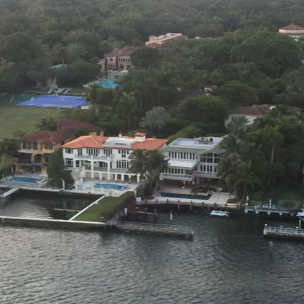 Unbelievable HeliTour over Coconut Grove and the Gables for 6 Persons